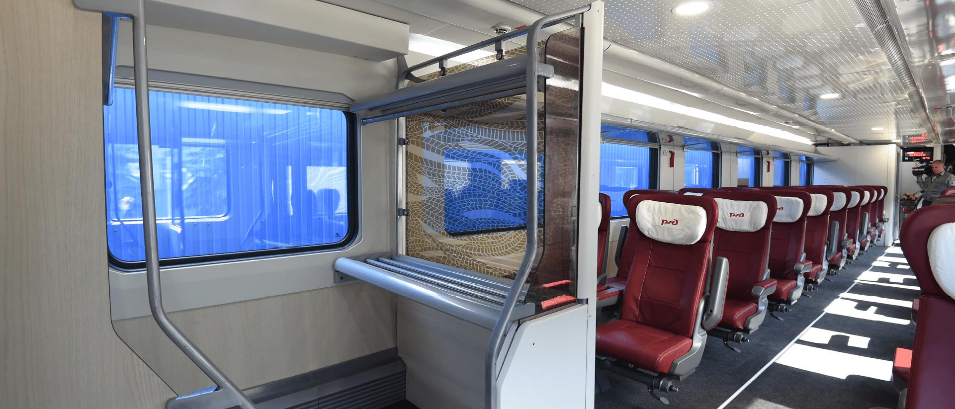 Double-decker carriages